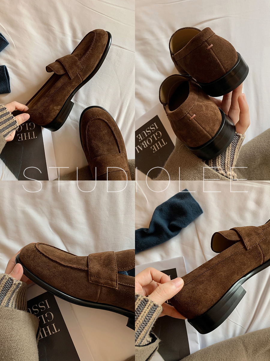 Retro Chunky Heel Slip-On Loafers in Leather - British Style Flat Shoes for Y2K Fashion Retro Chunky Heel Slip-On Loafers in Leather - British Style Flat Shoes for Y2K Fashion