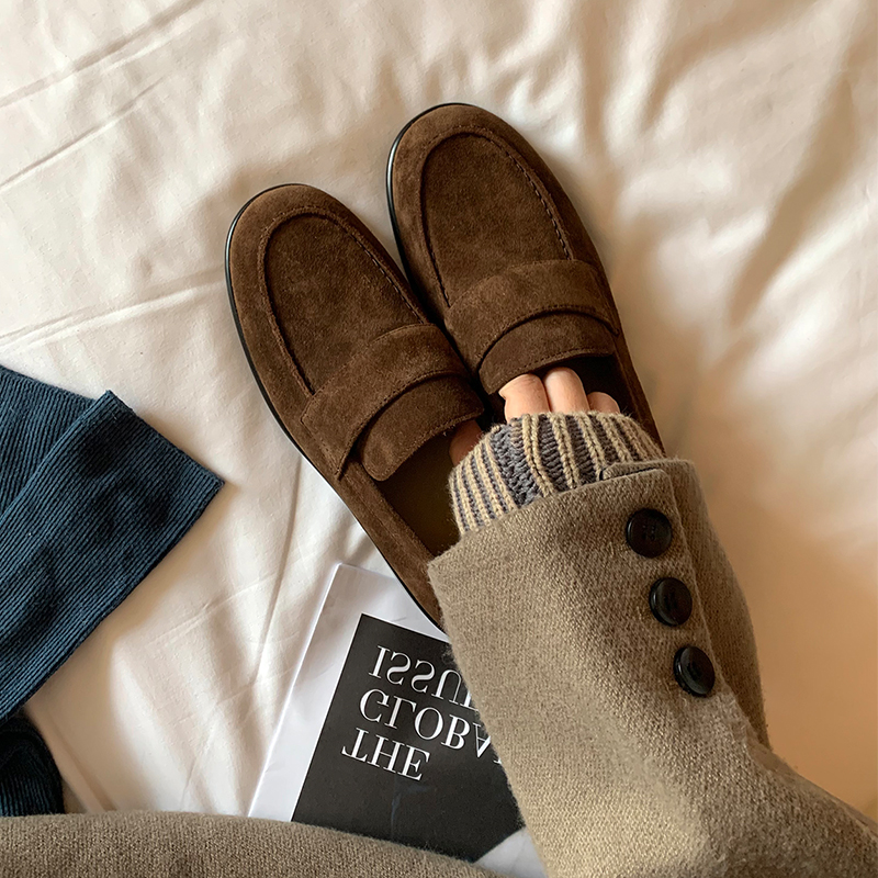 Retro Chunky Heel Slip-On Loafers in Leather - British Style Flat Shoes for Y2K Fashion