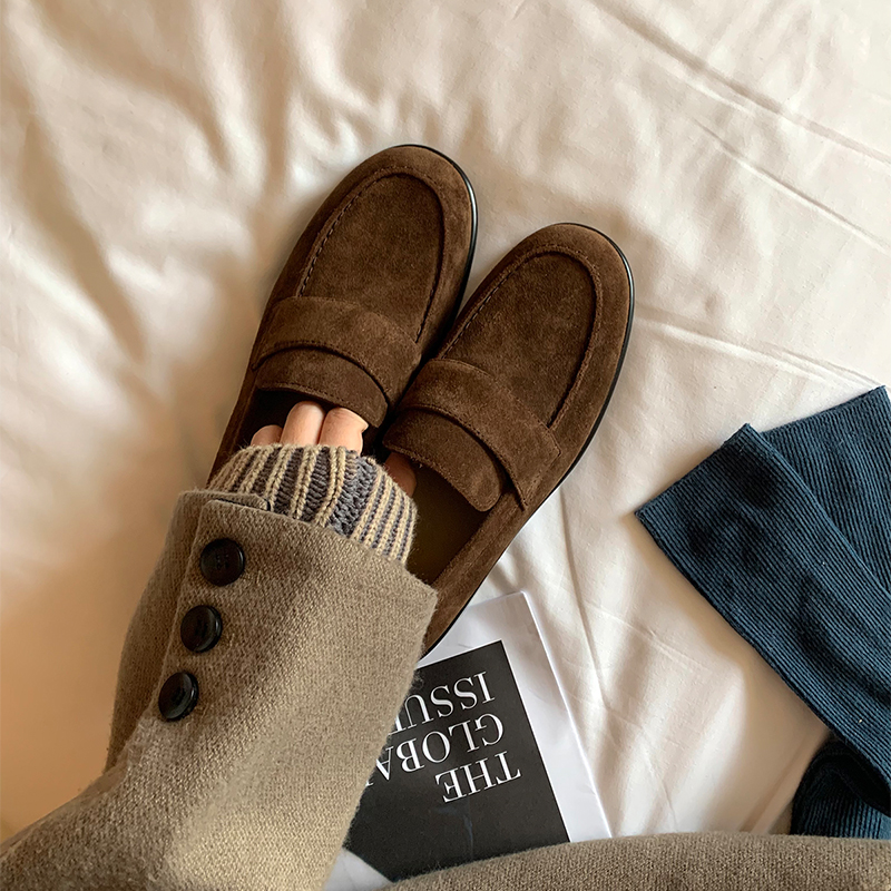 Retro Chunky Heel Slip-On Loafers in Leather - British Style Flat Shoes for Y2K Fashion Retro Chunky Heel Slip-On Loafers in Leather - British Style Flat Shoes for Y2K Fashion