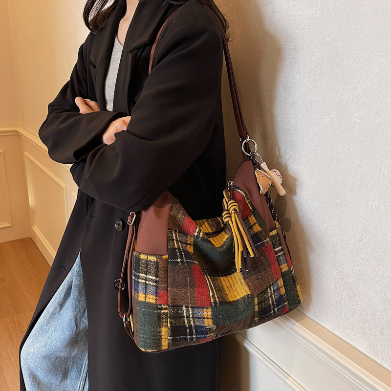 Retro Color-Blocking Tote Bag for Women, Large Capacity Casual Crossbody Backpack, 2025 Stylish Commuting Bag Retro Color-Blocking Tote Bag for Women, Large Capacity Casual Crossbody Backpack, 2025 Stylish Commuting Bag