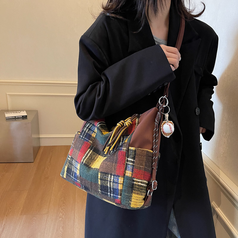 Retro Color-Blocking Tote Bag for Women, Large Capacity Casual Crossbody Backpack, 2025 Stylish Commuting Bag Retro Color-Blocking Tote Bag for Women, Large Capacity Casual Crossbody Backpack, 2025 Stylish Commuting Bag