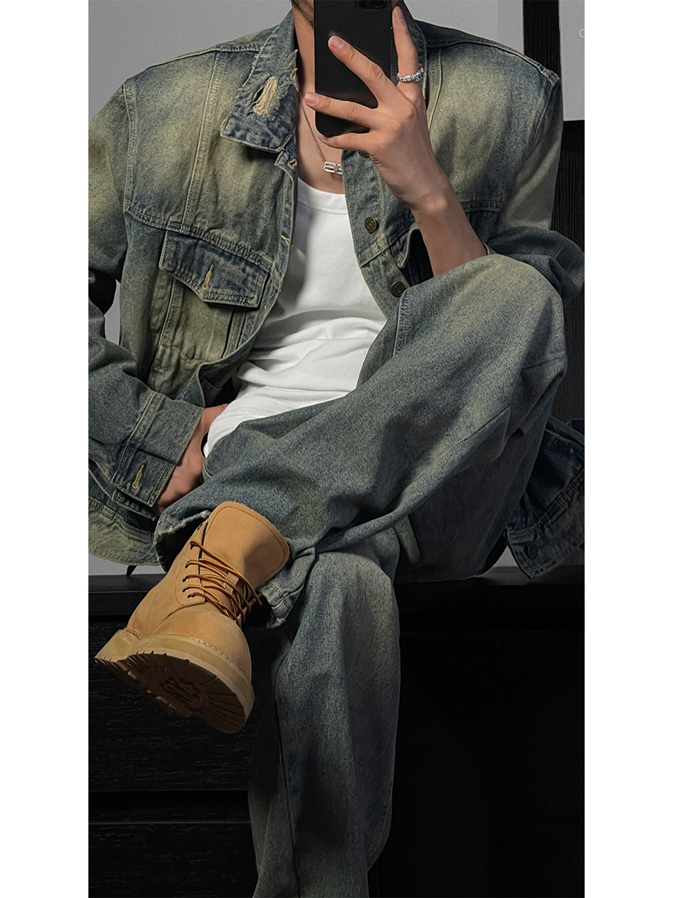 Retro Distressed Wash Denim Set with Shoulder Pad Jacket and Jeans - Autumn Fashion, High-End 90s Style Retro Distressed Wash Denim Set with Shoulder Pad Jacket and Jeans - Autumn Fashion, High-End 90s Style