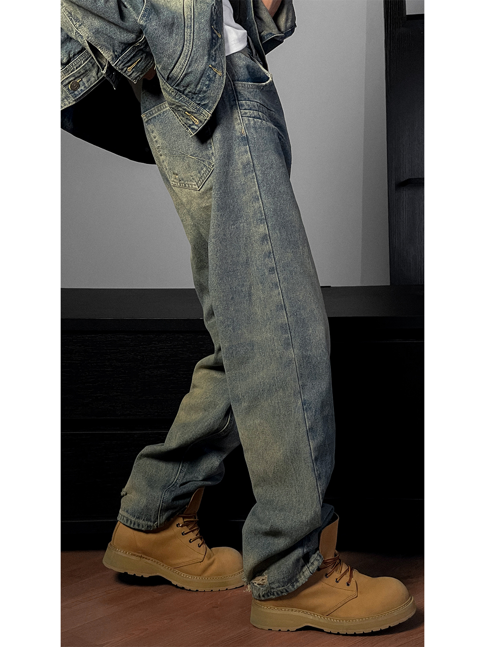 Retro Distressed Wash Denim Set with Shoulder Pad Jacket and Jeans - Autumn Fashion, High-End 90s Style Retro Distressed Wash Denim Set with Shoulder Pad Jacket and Jeans - Autumn Fashion, High-End 90s Style