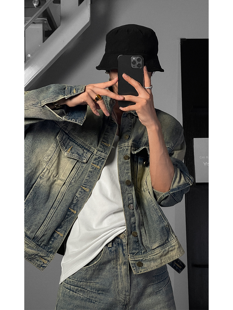 Retro Distressed Wash Denim Set with Shoulder Pad Jacket and Jeans - Autumn Fashion, High-End 90s Style Retro Distressed Wash Denim Set with Shoulder Pad Jacket and Jeans - Autumn Fashion, High-End 90s Style