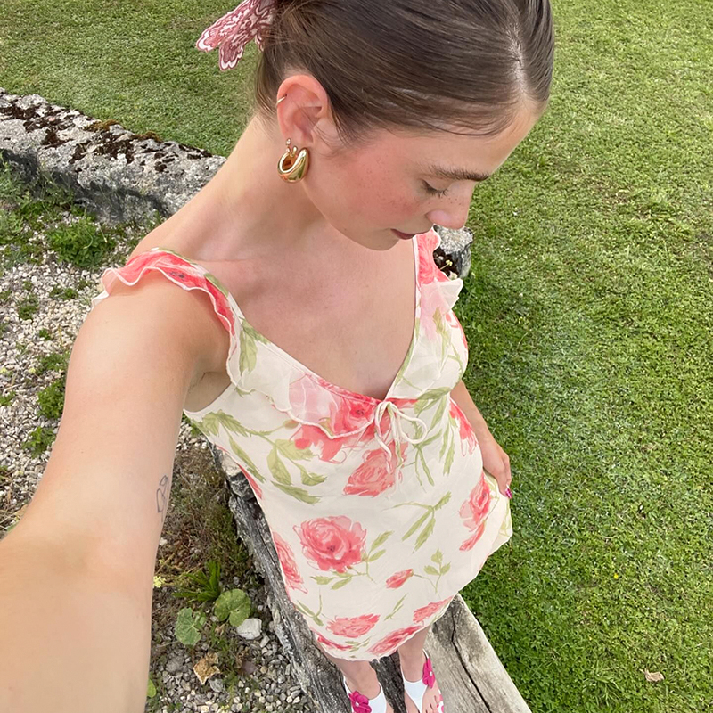 Retro Floral Ruffled V-Neck Spaghetti Strap Long Dress - Versatile Beach Style with Flowing Tulle Skirt for Island Vacation Retro Floral Ruffled V-Neck Spaghetti Strap Long Dress - Versatile Beach Style with Flowing Tulle Skirt for Island Vacation