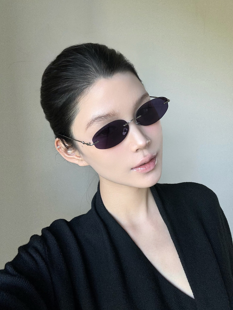 Retro Frameless Purple Small Oval High-End Sunglasses for Trendy Girls - European American Style, Perfect for Small Faces and Street Photography. Retro Frameless Purple Small Oval High-End Sunglasses for Trendy Girls - European American Style, Perfect for Small Faces and Street Photography.