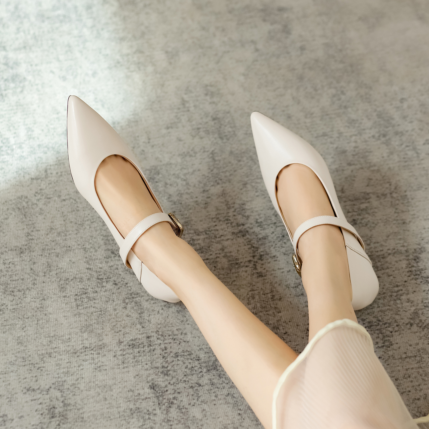 Retro French Mary Jane Flats for Women - 3cm Low Heel, Pointed Toe, Single Buckle, Genuine Leather - Spring 2025 Fashion Retro French Mary Jane Flats for Women - 3cm Low Heel, Pointed Toe, Single Buckle, Genuine Leather - Spring 2025 Fashion