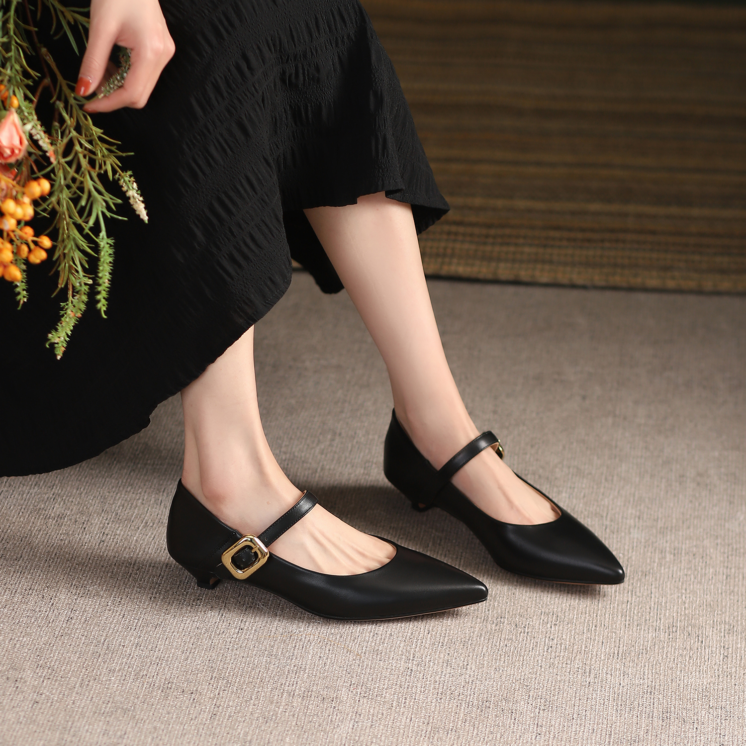 Retro French Mary Jane Flats for Women - 3cm Low Heel, Pointed Toe, Single Buckle, Genuine Leather - Spring 2025 Fashion Retro French Mary Jane Flats for Women - 3cm Low Heel, Pointed Toe, Single Buckle, Genuine Leather - Spring 2025 Fashion