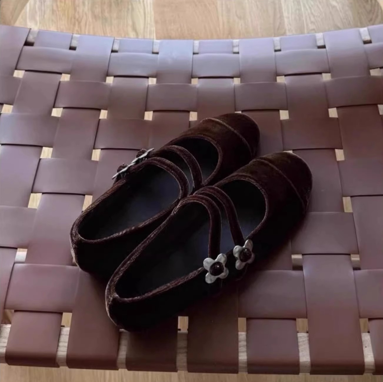 Retro French Velvet Mary Jane Shoes for Women - Spring 2025 Round Toe Ballet Flats with Single Strap and Low Heel