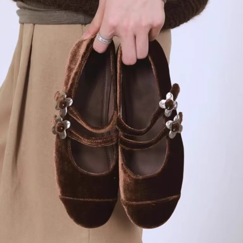Retro French Velvet Mary Jane Shoes for Women - Spring 2025 Round Toe Ballet Flats with Single Strap and Low Heel