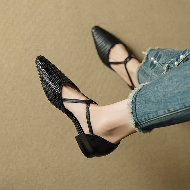 Retro French Woven Small Square Toe Cross Strap Hollow Flat Sandals for Women - Stylish Summer Footwear Retro French Woven Small Square Toe Cross Strap Hollow Flat Sandals for Women - Stylish Summer Footwear