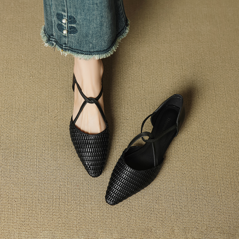 Retro French Woven Small Square Toe Cross Strap Hollow Flat Sandals for Women - Stylish Summer Footwear Retro French Woven Small Square Toe Cross Strap Hollow Flat Sandals for Women - Stylish Summer Footwear