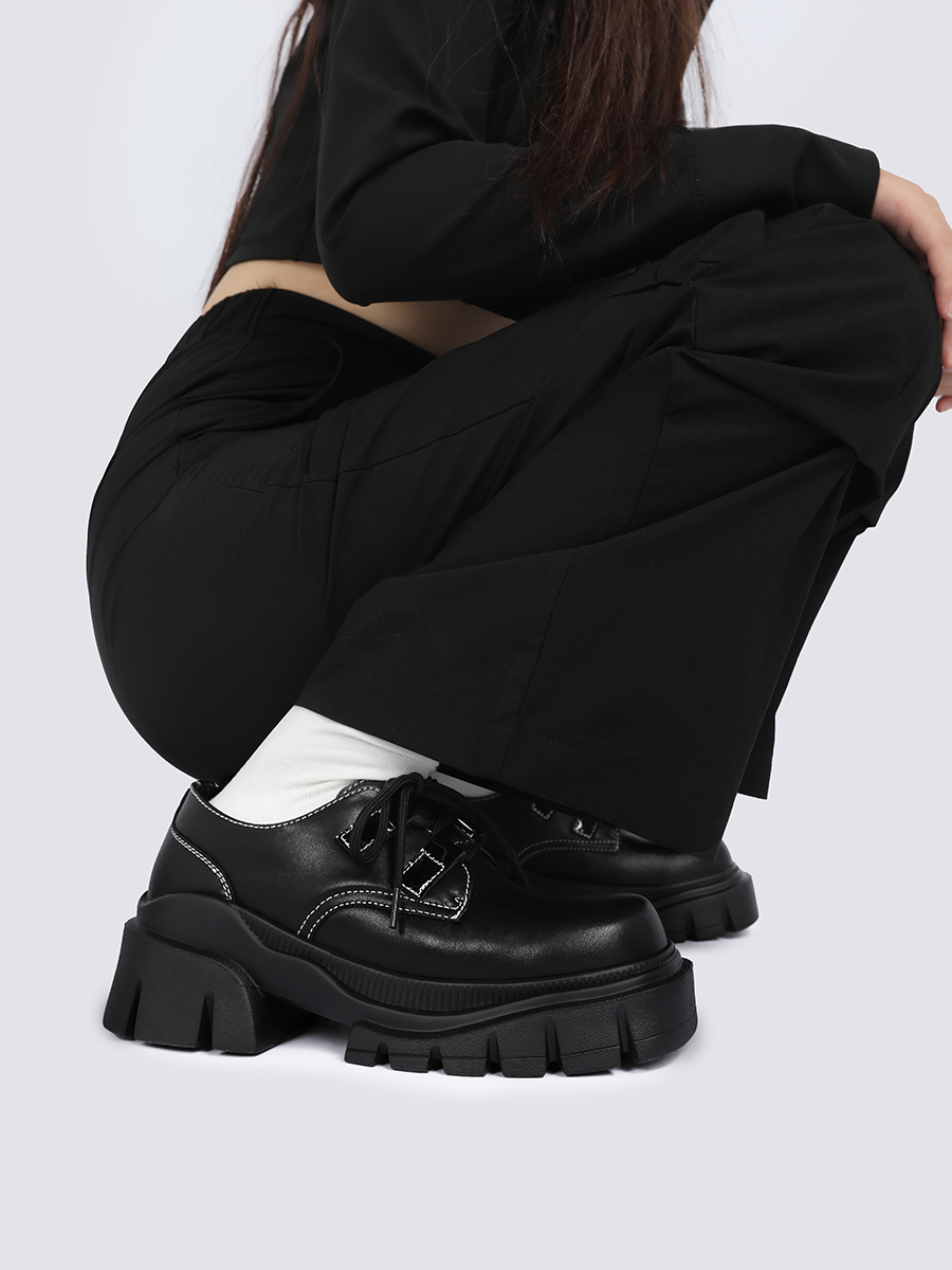 Retro Gender-Neutral Thick-Soled Black Leather Flats for Women - 2025 Spring/Summer British Style Footwear