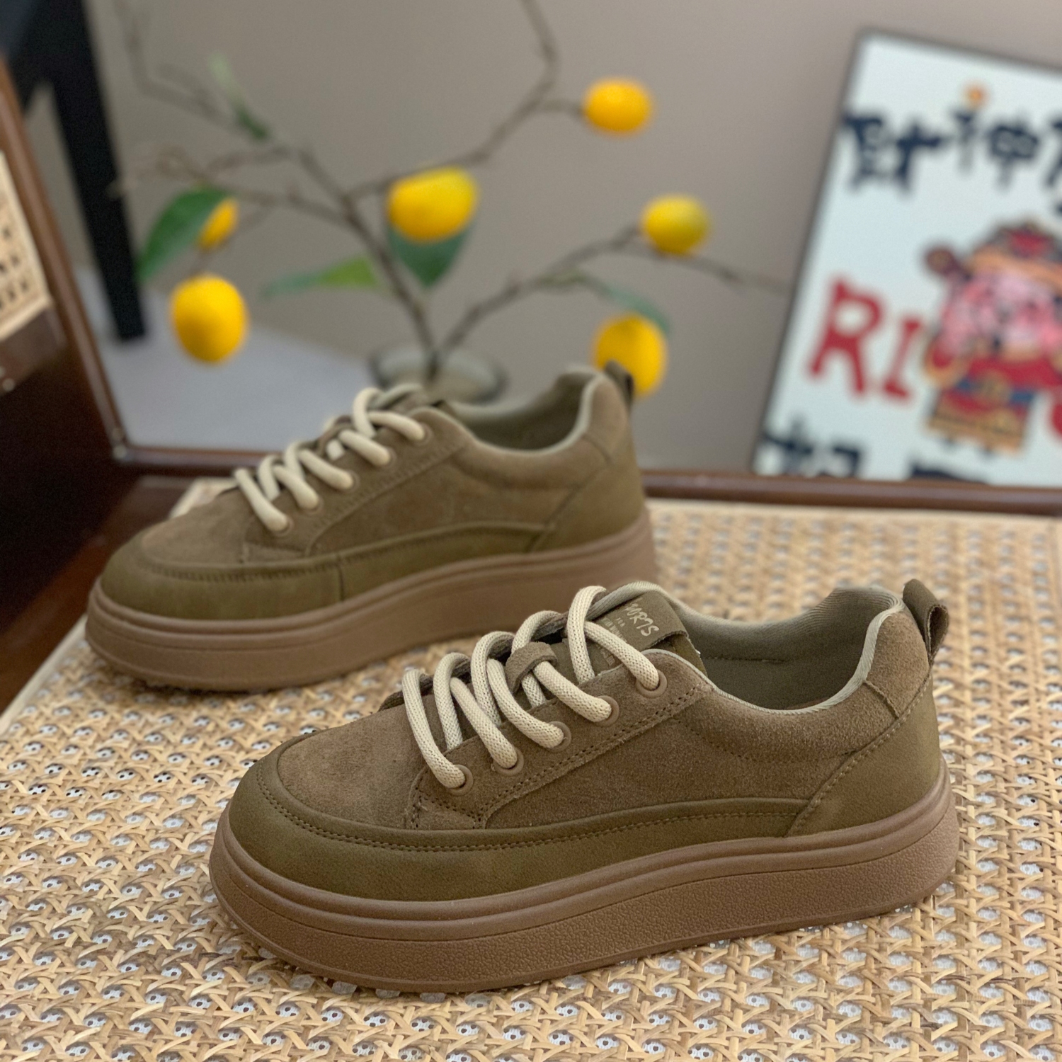 Retro Genuine Leather Flat Shoes for Women - High-End Soft-Soled White Sneakers for Spring & Autumn Casual Style Retro Genuine Leather Flat Shoes for Women - High-End Soft-Soled White Sneakers for Spring & Autumn Casual Style