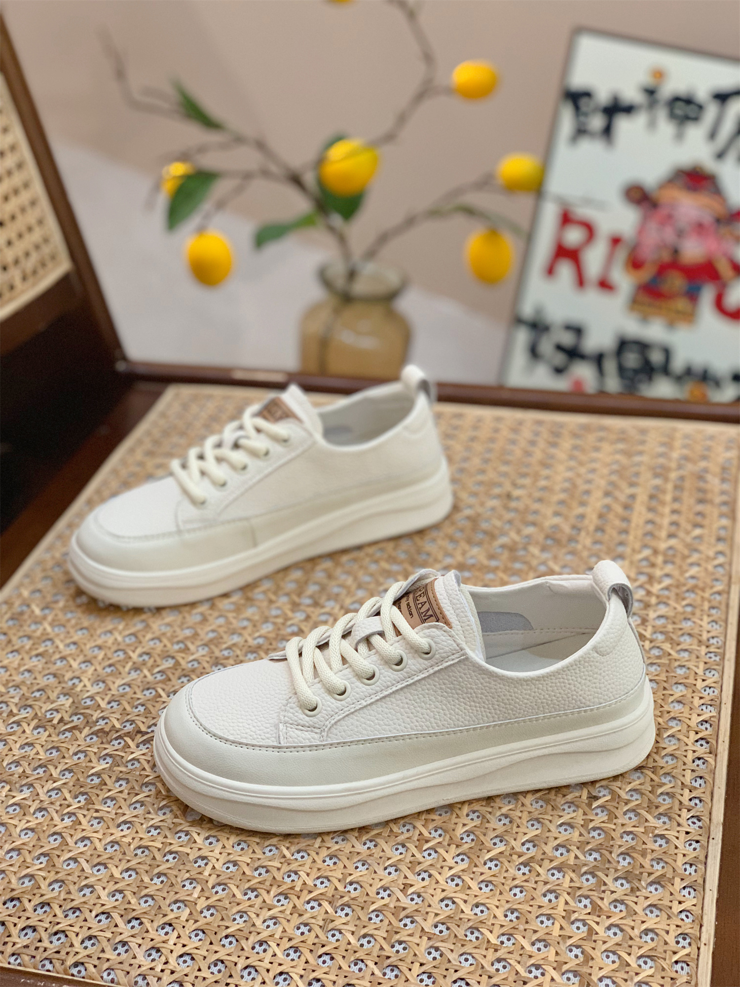 Retro Genuine Leather Flat Shoes for Women - High-End Soft-Soled White Sneakers for Spring & Autumn Casual Style Retro Genuine Leather Flat Shoes for Women - High-End Soft-Soled White Sneakers for Spring & Autumn Casual Style