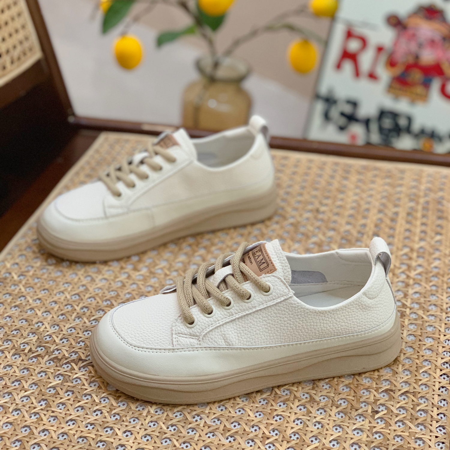 Retro Genuine Leather Flat Shoes for Women - High-End Soft-Soled White Sneakers for Spring & Autumn Casual Style