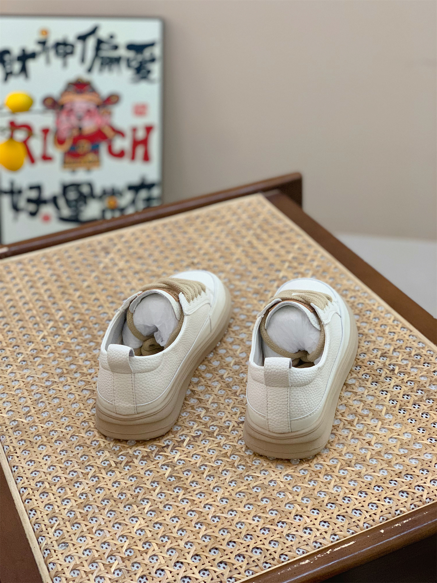 Retro Genuine Leather Flat Shoes for Women - High-End Soft-Soled White Sneakers for Spring & Autumn Casual Style Retro Genuine Leather Flat Shoes for Women - High-End Soft-Soled White Sneakers for Spring & Autumn Casual Style