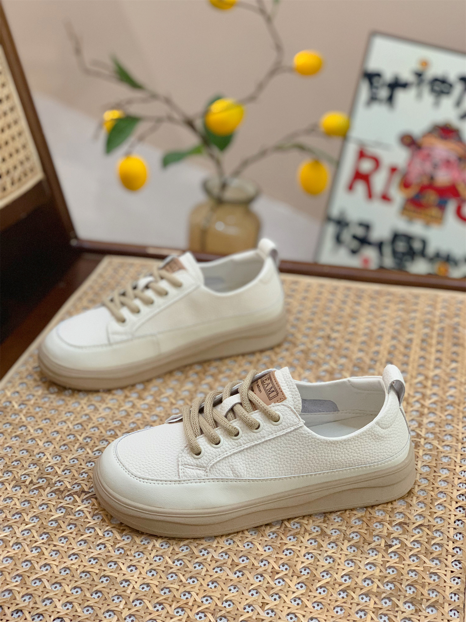 Retro Genuine Leather Flat Shoes for Women - High-End Soft-Soled White Sneakers for Spring & Autumn Casual Style