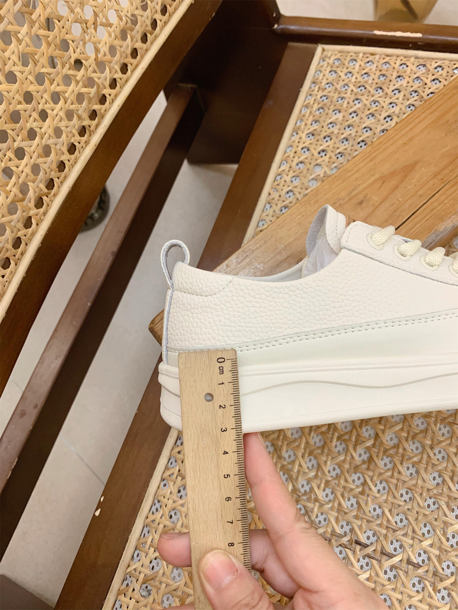 Retro Genuine Leather Flat Shoes for Women - High-End Soft-Soled White Sneakers for Spring & Autumn Casual Style Retro Genuine Leather Flat Shoes for Women - High-End Soft-Soled White Sneakers for Spring & Autumn Casual Style