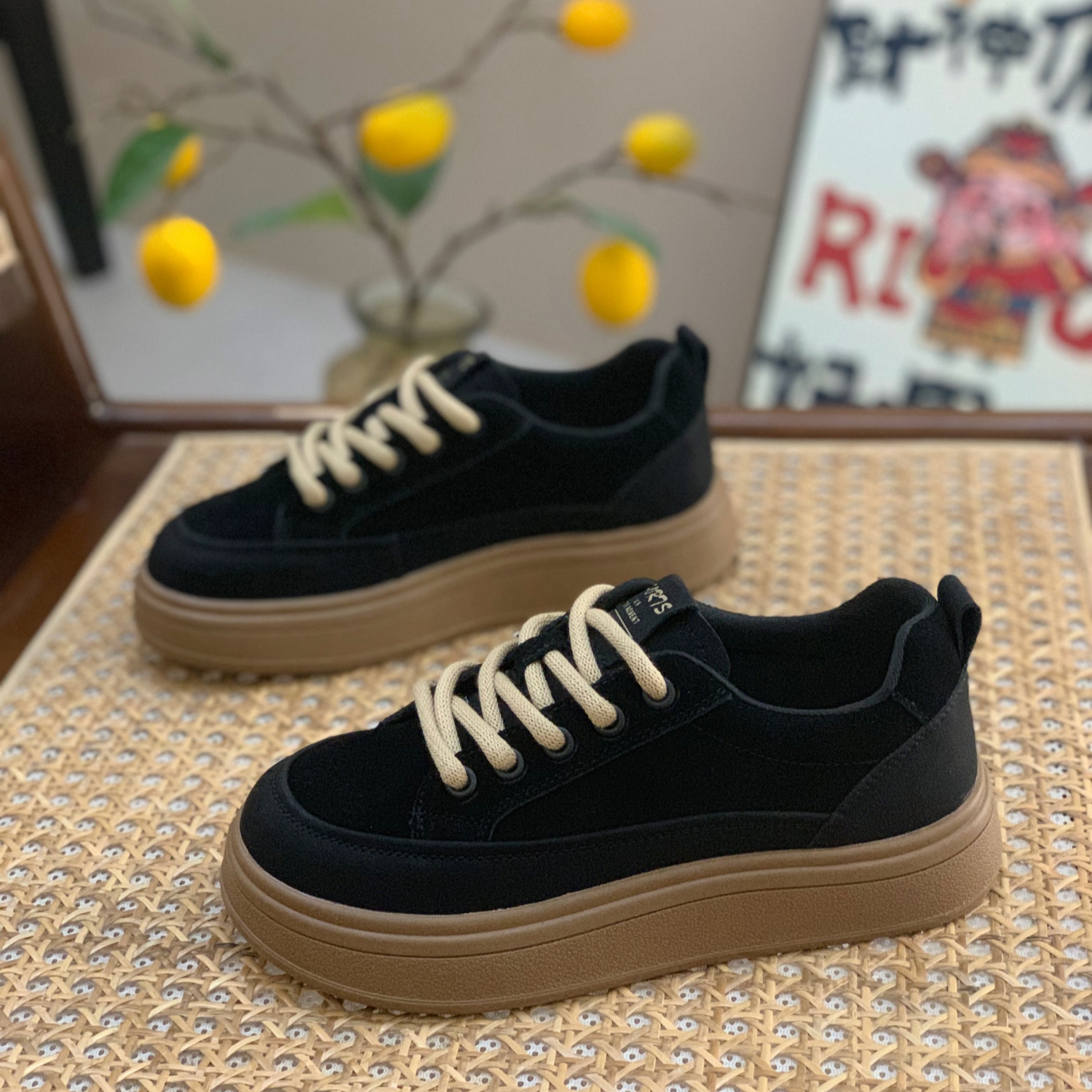 Retro Genuine Leather Flat Shoes for Women - High-End Soft-Soled White Sneakers for Spring & Autumn Casual Style Retro Genuine Leather Flat Shoes for Women - High-End Soft-Soled White Sneakers for Spring & Autumn Casual Style