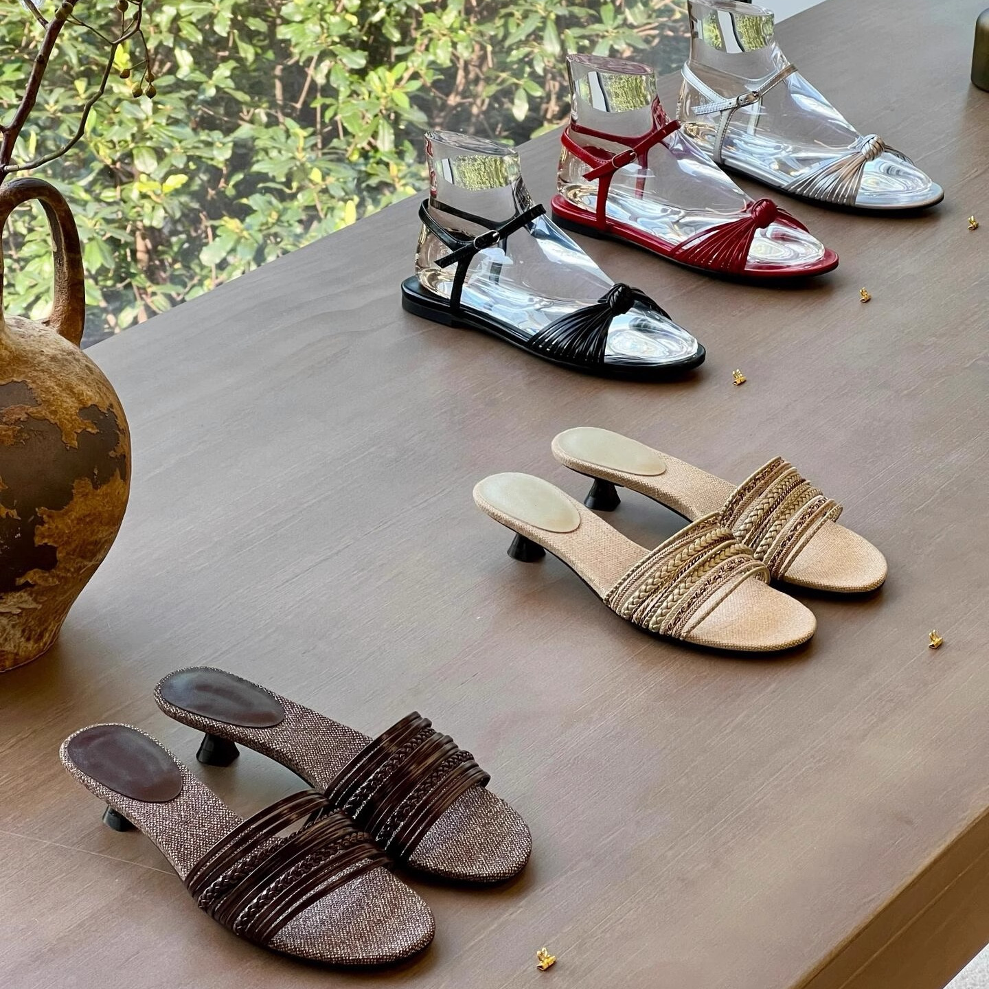 Retro Genuine Leather Woven One-Strap Low-Heeled Beach Open-Toe Sandals for Women - Casual Minimalist Style