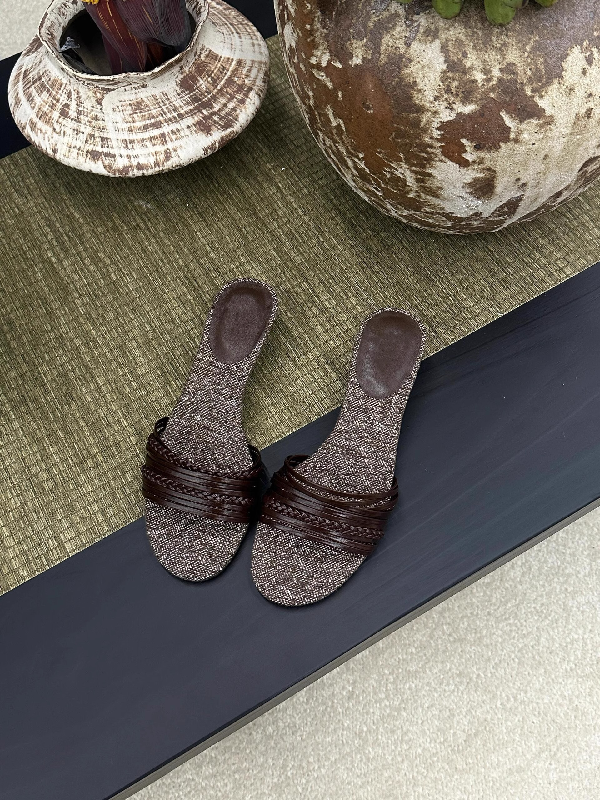 Retro Genuine Leather Woven One-Strap Low-Heeled Beach Open-Toe Sandals for Women - Casual Minimalist Style