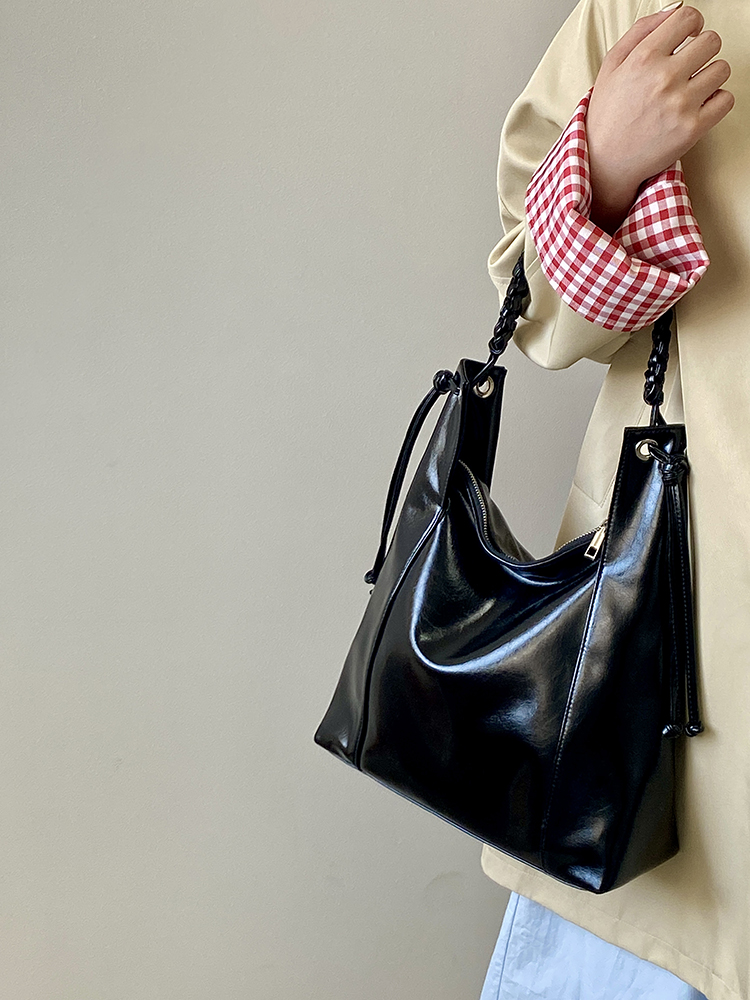 Retro High-End Women's Shoulder Tote Bag - Soft Leather, Large Capacity, Ideal for Commuting, 2025 Niche Design