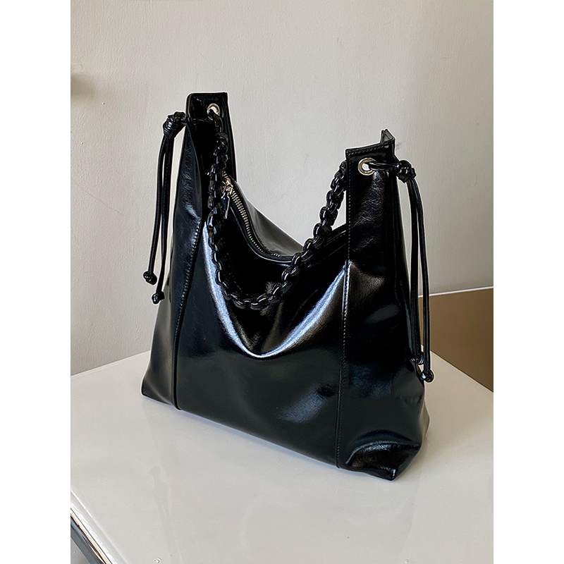 Retro High-End Women's Shoulder Tote Bag - Soft Leather, Large Capacity, Ideal for Commuting, 2025 Niche Design