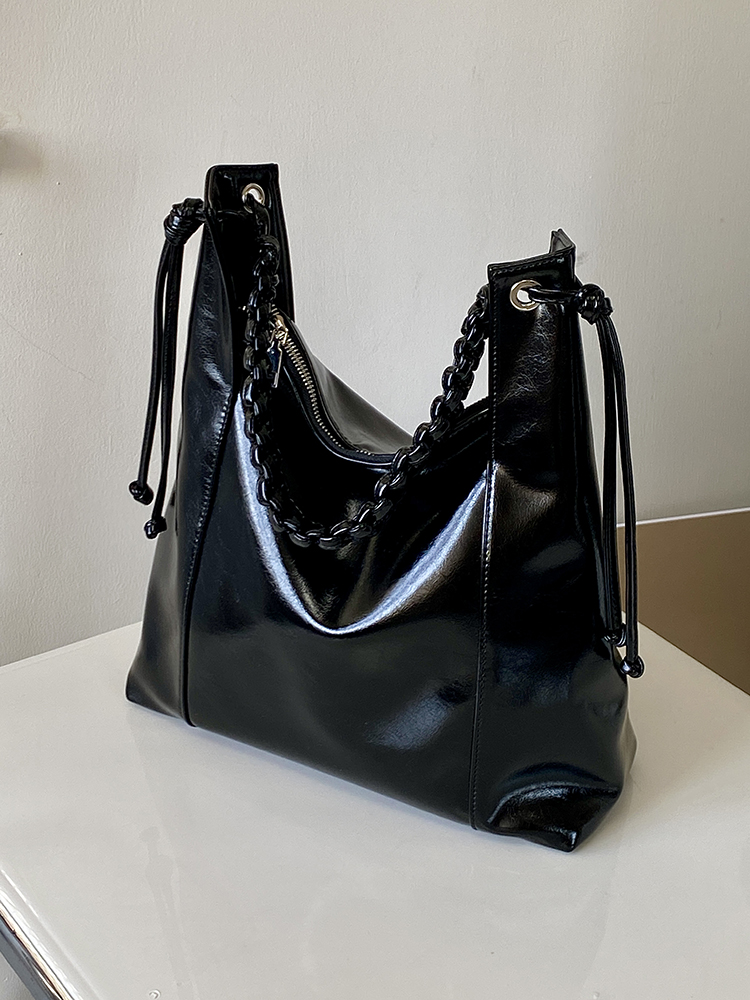 Retro High-End Women's Shoulder Tote Bag - Soft Leather, Large Capacity, Ideal for Commuting, 2025 Niche Design Retro High-End Women's Shoulder Tote Bag - Soft Leather, Large Capacity, Ideal for Commuting, 2025 Niche Design