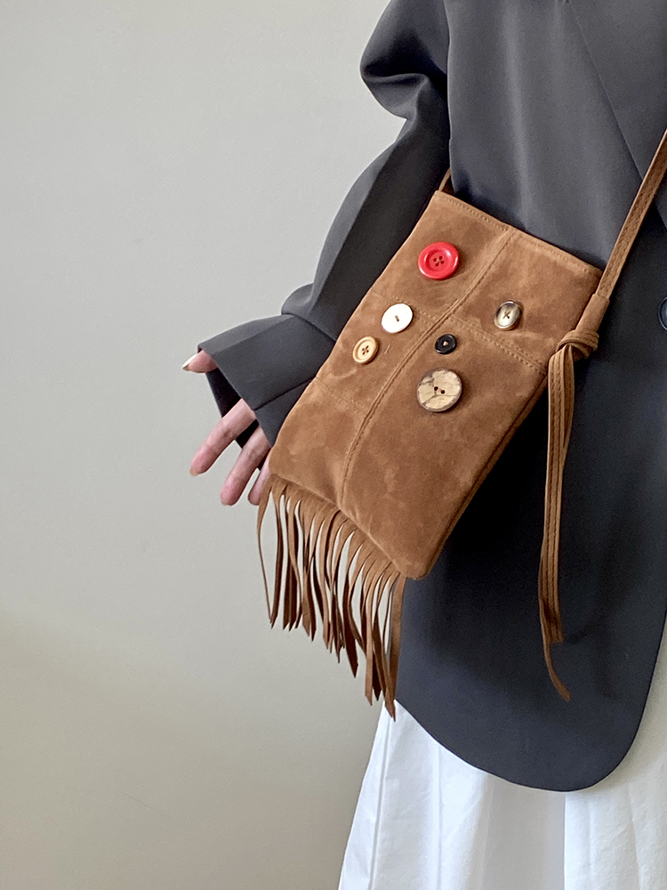 Retro Hippie Button Design Tassel Shoulder Crossbody Bag for Women – 2025 Spring/Summer Small Bag Retro Hippie Button Design Tassel Shoulder Crossbody Bag for Women – 2025 Spring/Summer Small Bag