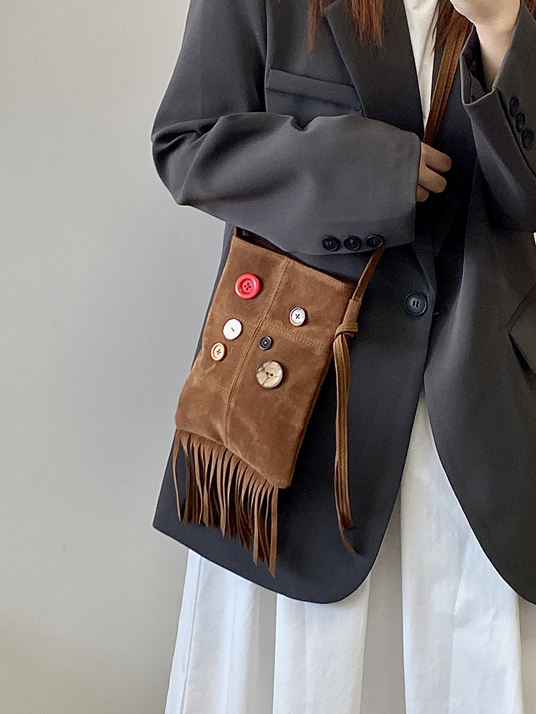 Retro Hippie Button Design Tassel Shoulder Crossbody Bag for Women – 2025 Spring/Summer Small Bag Retro Hippie Button Design Tassel Shoulder Crossbody Bag for Women – 2025 Spring/Summer Small Bag