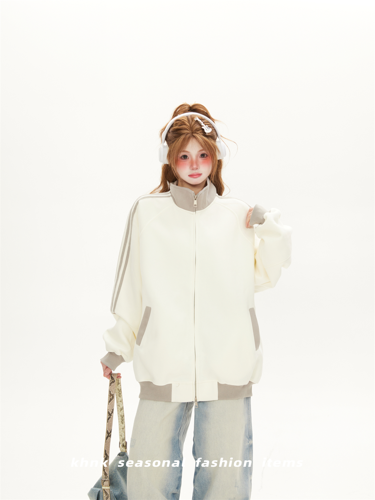 Retro Jersey-Style Zip-Up Stand Collar Jacket for Women - Spring 2025 Loose Baseball Sweatshirt Cardigan Trend Retro Jersey-Style Zip-Up Stand Collar Jacket for Women - Spring 2025 Loose Baseball Sweatshirt Cardigan Trend