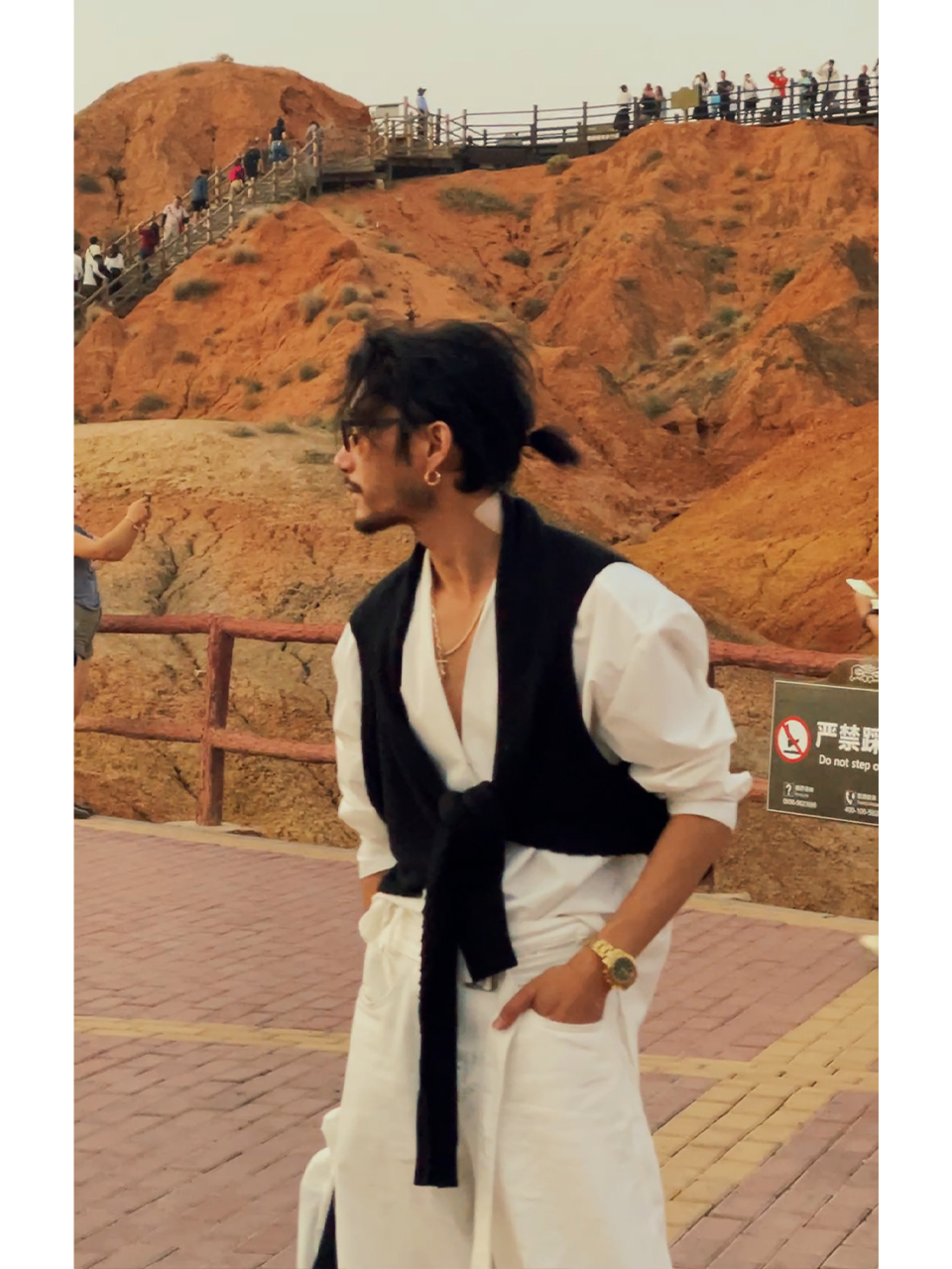 Retro Knitted Shawl Vest Cardigan for Women - Trendy Autumn Fashion, Versatile Layering Piece Retro Knitted Shawl Vest Cardigan for Women - Trendy Autumn Fashion, Versatile Layering Piece