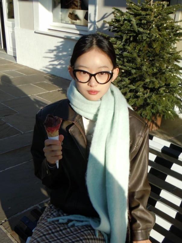 Retro Korean Cat-Eye Black Frame Blue Light Blocking Glasses for Women, Stylish Prescription Ready, Ideal for Round Faces, Y2K Fashion