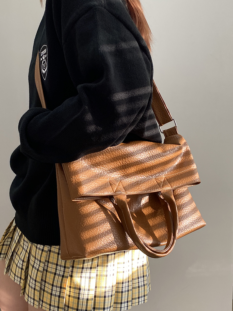 Retro Korean Style Large Capacity Tote Bag - Women's Shoulder Crossbody Bag for 2025 Niche Design