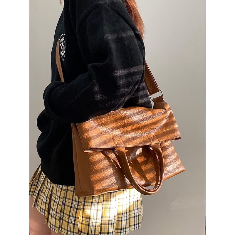 Retro Korean Style Large Capacity Tote Bag - Women's Shoulder Crossbody Bag for 2025 Niche Design