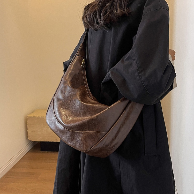 Retro Large-Capacity Dumpling Bag for Women - 2025 Simple Shoulder Crossbody Bag for Office and Student Commuting