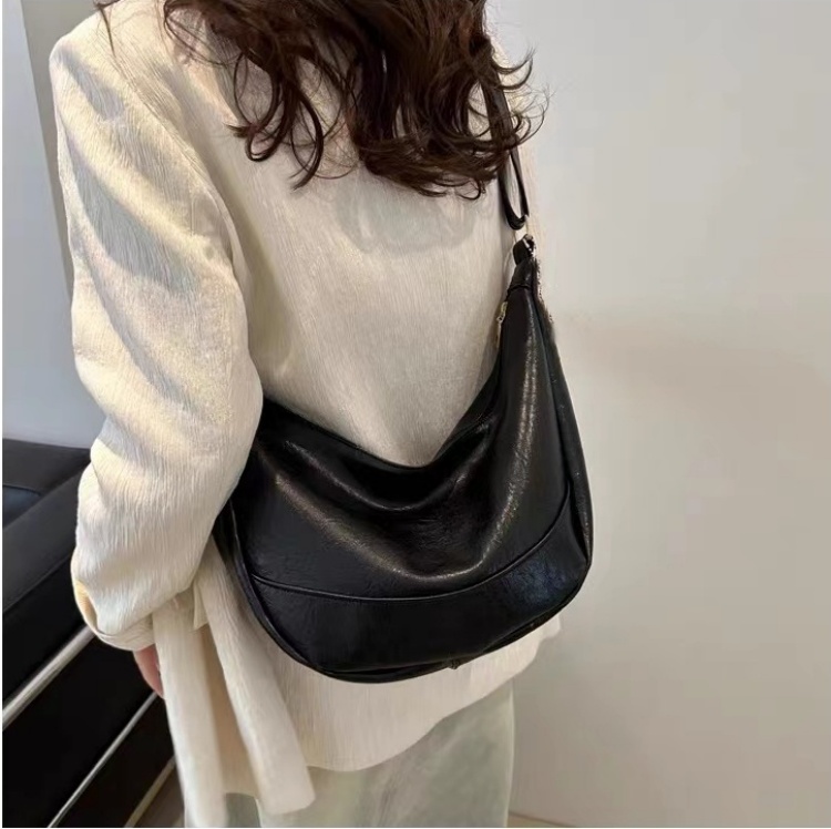 Retro Large-Capacity Dumpling Bag for Women - 2025 Simple Shoulder Crossbody Bag for Office and Student Commuting Retro Large-Capacity Dumpling Bag for Women - 2025 Simple Shoulder Crossbody Bag for Office and Student Commuting