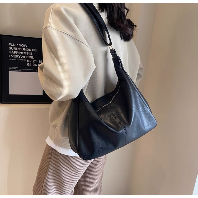 Retro Large Capacity Shoulder Crossbody Bag for Women - Trendy Korean Style Casual Soft Commuter Bag 2025 Retro Large Capacity Shoulder Crossbody Bag for Women - Trendy Korean Style Casual Soft Commuter Bag 2025