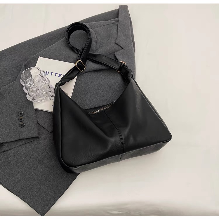 Retro Large Capacity Shoulder Crossbody Bag for Women - Trendy Korean Style Casual Soft Commuter Bag 2025 Retro Large Capacity Shoulder Crossbody Bag for Women - Trendy Korean Style Casual Soft Commuter Bag 2025