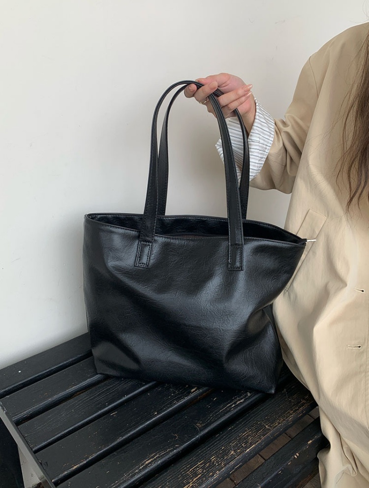 Retro Large Capacity Tote Bag for Women - 2025 New Style Soft Surface Commuting Shoulder Handbag