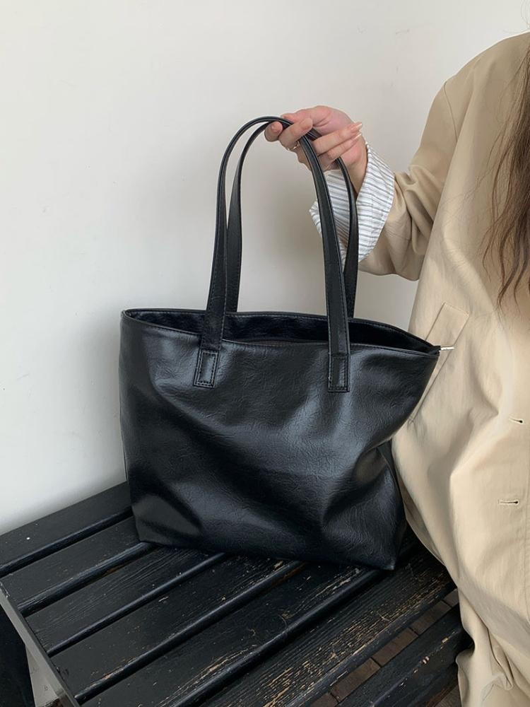 Retro Large Capacity Tote Bag for Women - 2025 New Style Soft Surface Commuting Shoulder Handbag Retro Large Capacity Tote Bag for Women - 2025 New Style Soft Surface Commuting Shoulder Handbag