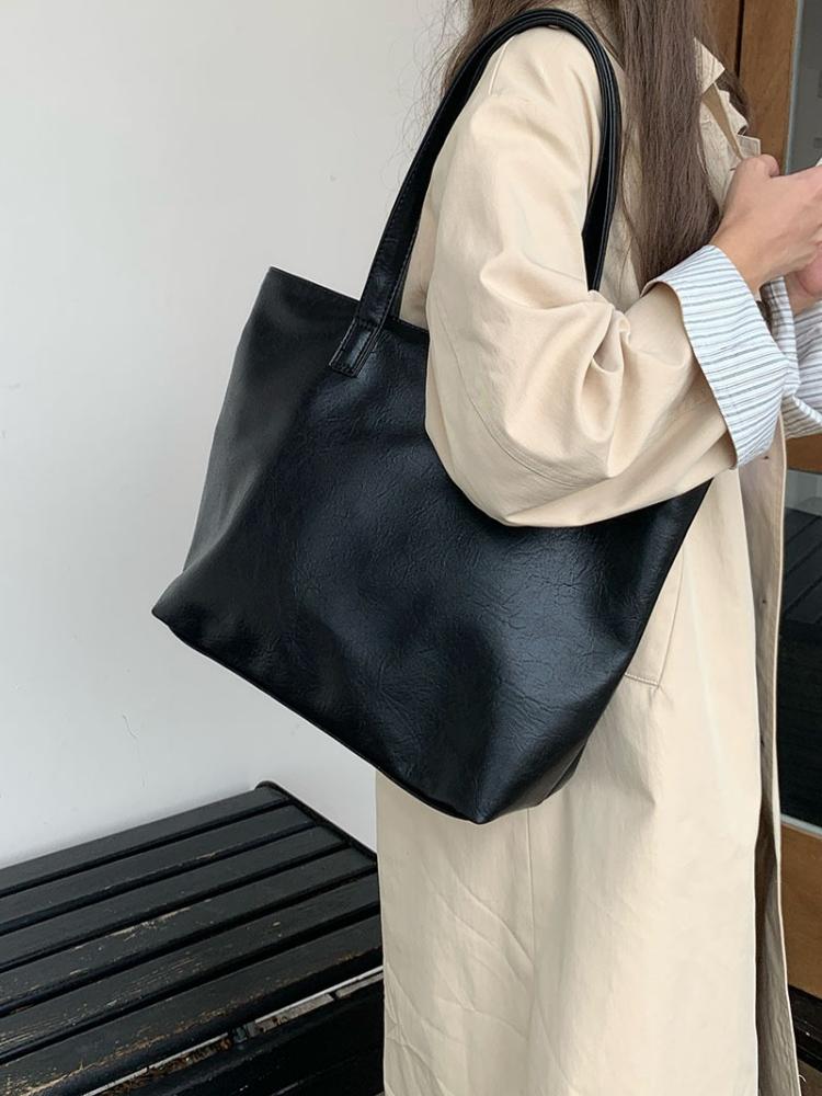 Retro Large Capacity Tote Bag for Women - 2025 New Style Soft Surface Commuting Shoulder Handbag Retro Large Capacity Tote Bag for Women - 2025 New Style Soft Surface Commuting Shoulder Handbag