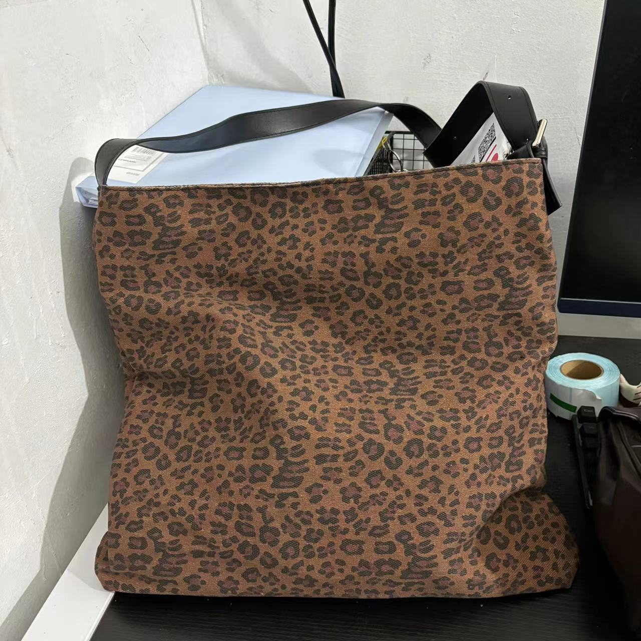 Retro Leopard Print Tote Bag - Large Capacity Shoulder Crossbody Bag for Autumn Winter 2025 Fashion
