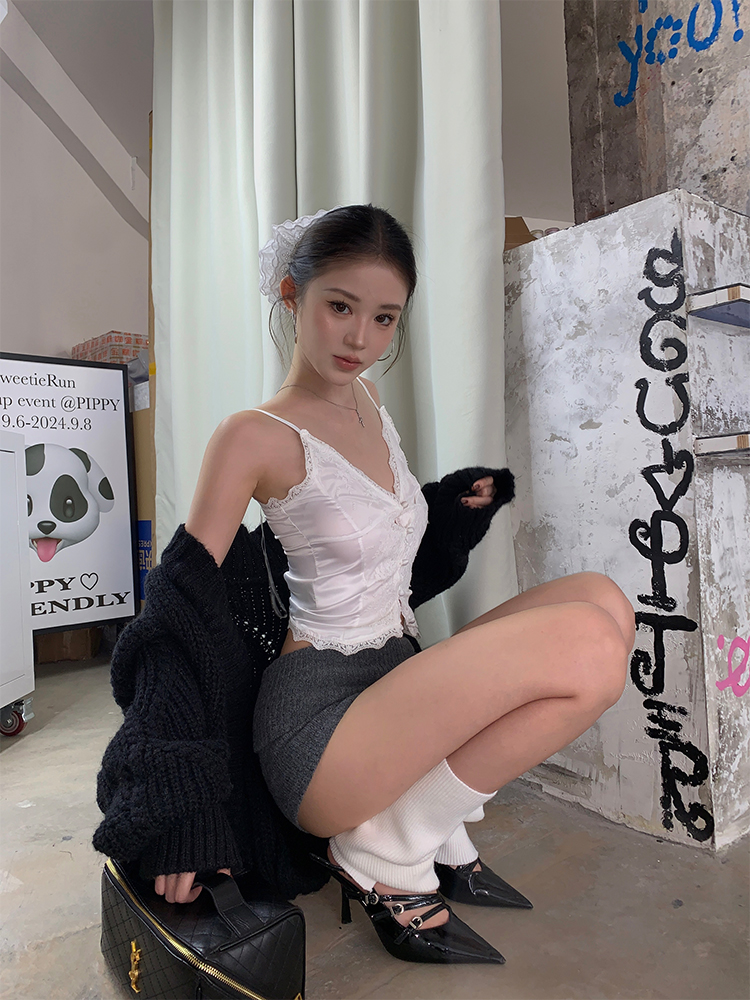 Retro Low-Waist Gray Velvet Knit Shorts for Women, Versatile Tight Stretch Casual Pants, Y2K Inspired Fashion Retro Low-Waist Gray Velvet Knit Shorts for Women, Versatile Tight Stretch Casual Pants, Y2K Inspired Fashion