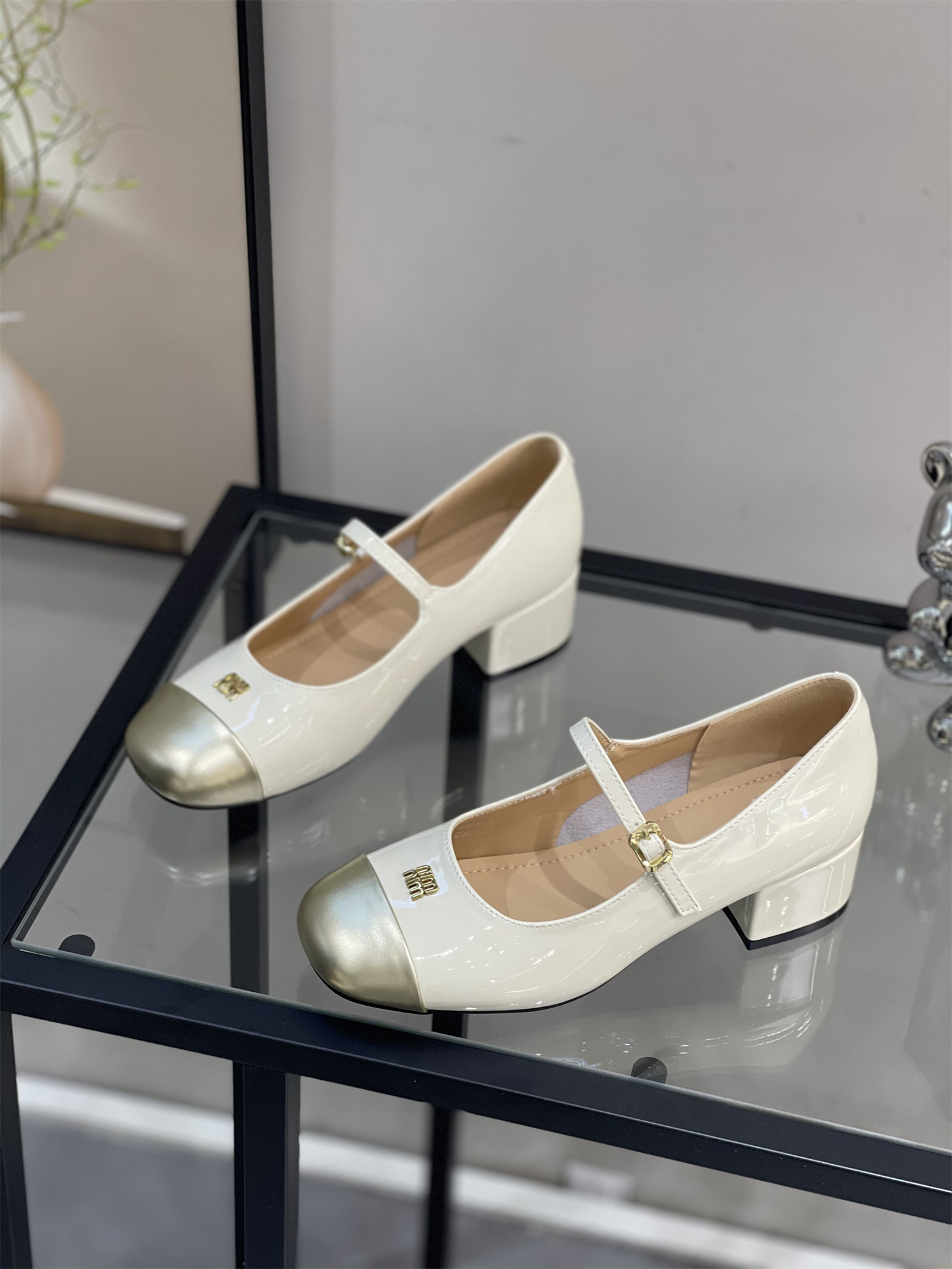 Retro Mary Jane Shoes for Women - Chunky Heel, One Strap, French Style, 2025 Spring Model, Ideal for Skirts and Casual Outfits