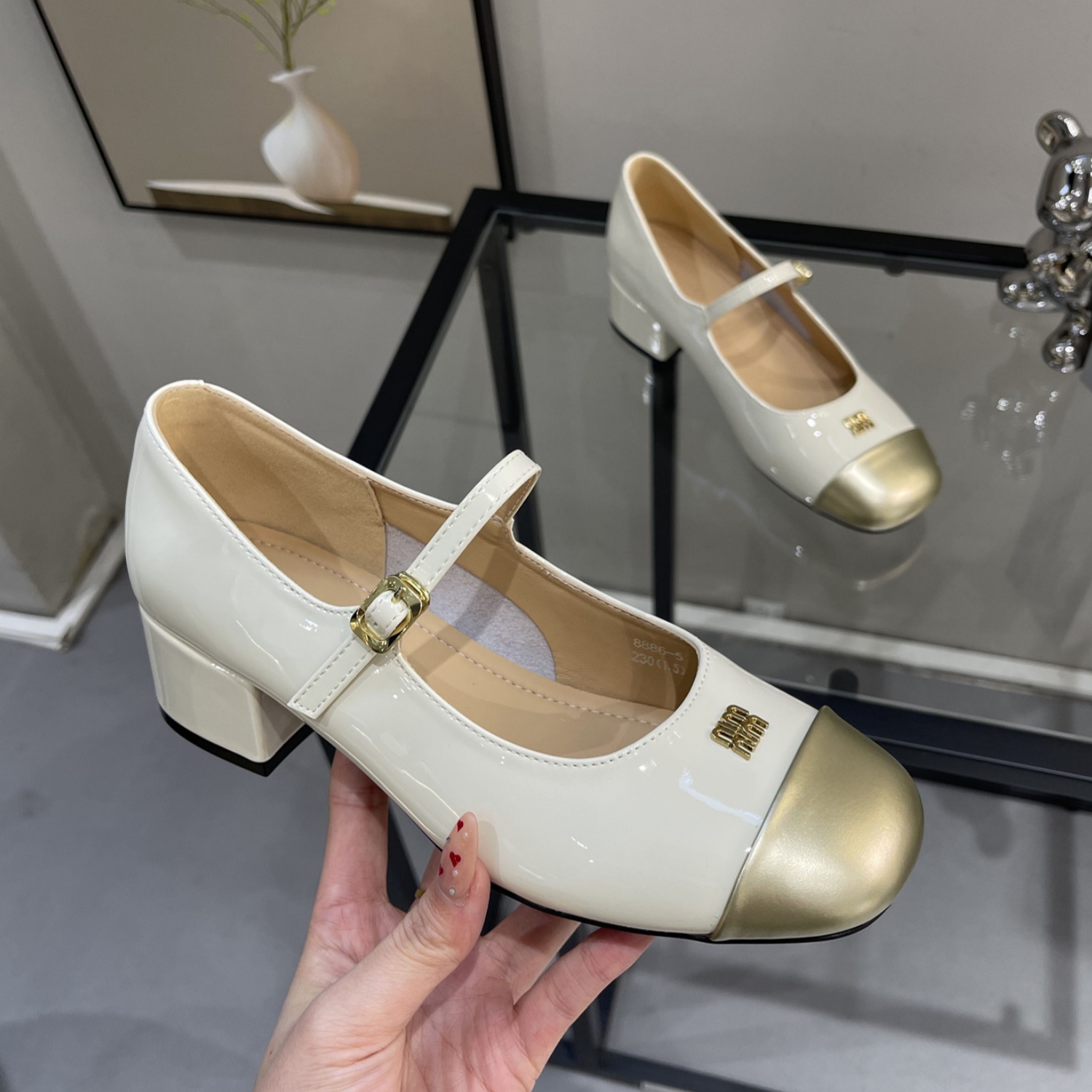 Retro Mary Jane Shoes for Women - Chunky Heel, One Strap, French Style, 2025 Spring Model, Ideal for Skirts and Casual Outfits