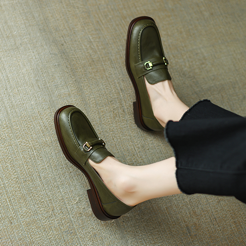 Retro Metal Buckle Slip-On Loafers for Women - British Style Flat Leather Shoes, Easy to Wear, Perfect for Y2K Fashion