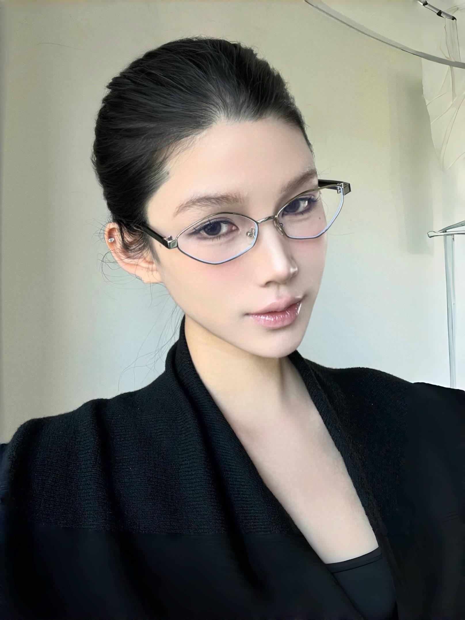 Retro Metallic Silver Cat-Eye Glasses with Blue Light Blocking Lenses - Old Money Style, Polygonal Design for 90s Aesthetic Retro Metallic Silver Cat-Eye Glasses with Blue Light Blocking Lenses - Old Money Style, Polygonal Design for 90s Aesthetic