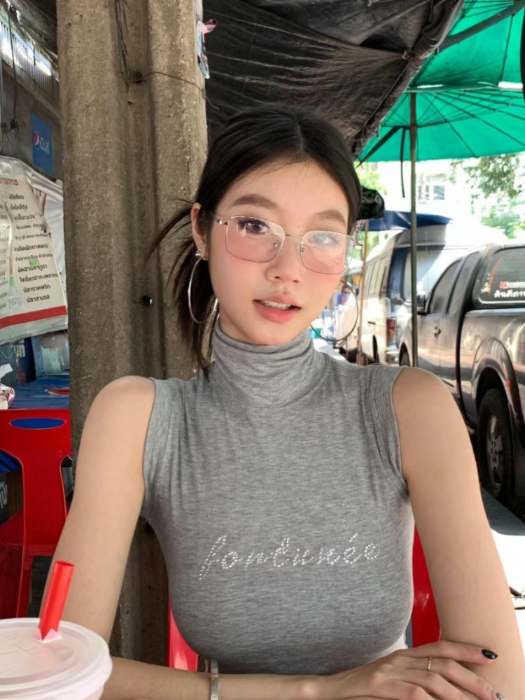 Retro Metallic Silver Square Glasses for Round Faces - Slimming Blue Light Blocking Women's Fashion Eyewear Retro Metallic Silver Square Glasses for Round Faces - Slimming Blue Light Blocking Women's Fashion Eyewear